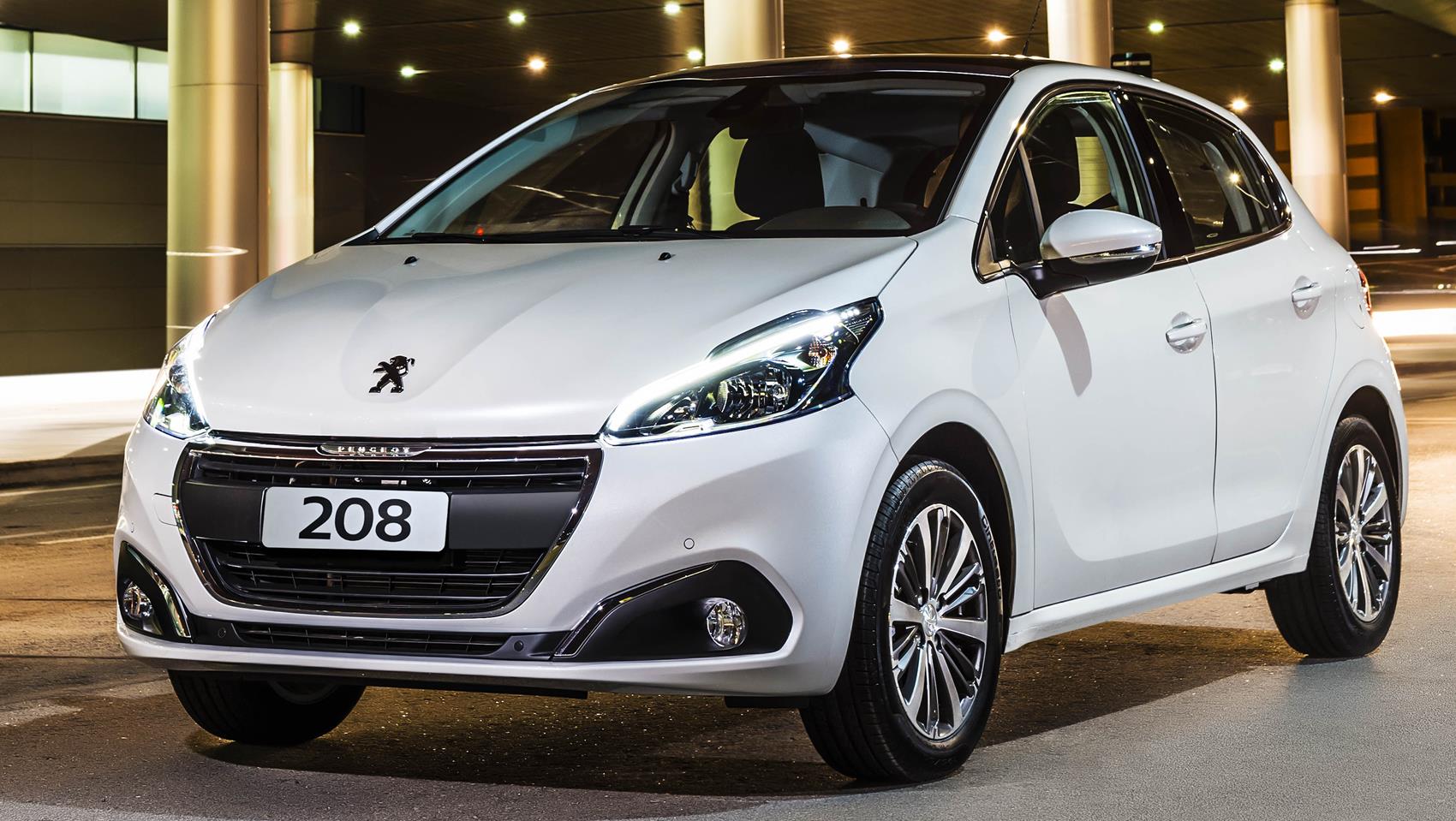 O eficiente Peugeot 208 com motor 1.2, um dos carros mais econômicos do Brasil, paga mais imposto do que um veículo 1.0 com tecnologia ultrapassada. 